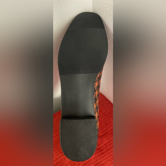 NY AND COMPANY.. WOMENS Brown Houndstooth Loafers with Gold Buckle - Picture 14 of 16